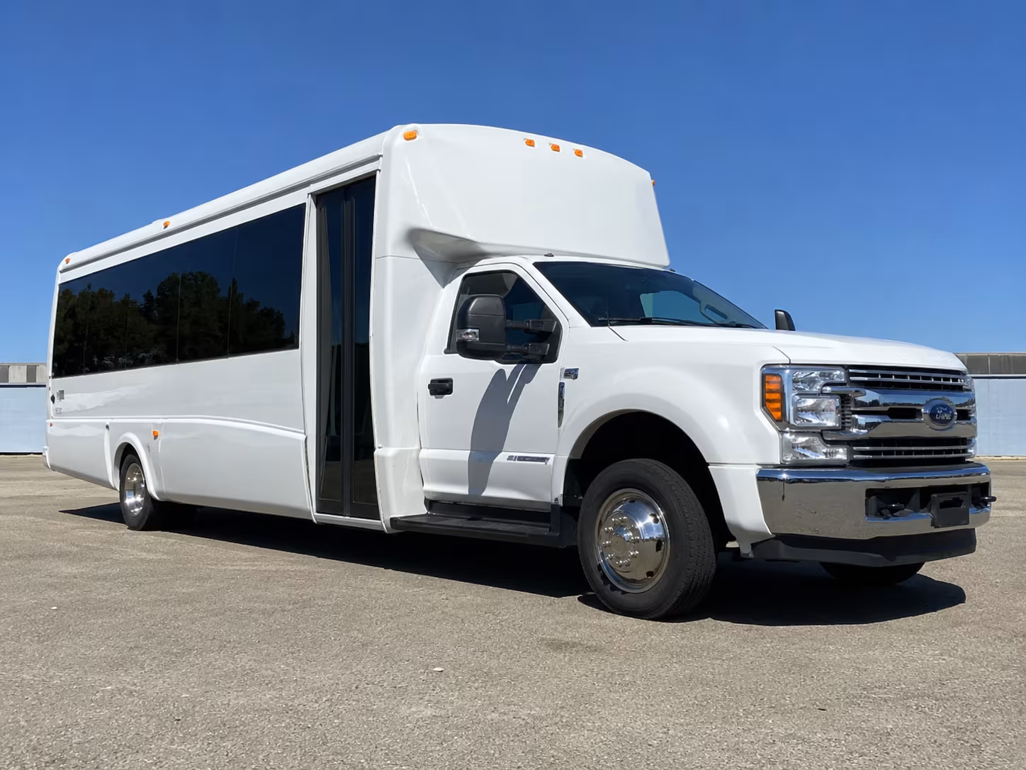 buses for lynchburg area college campus and university field trips