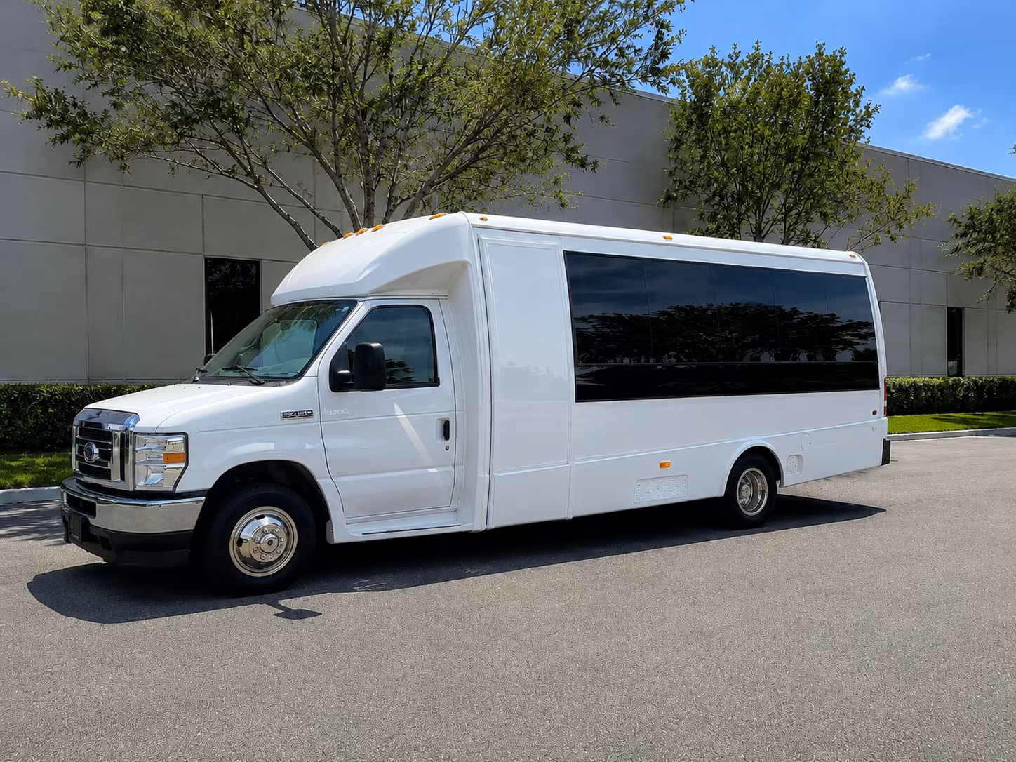 corporate airport transfer buses to lynchburg regional airport lyh