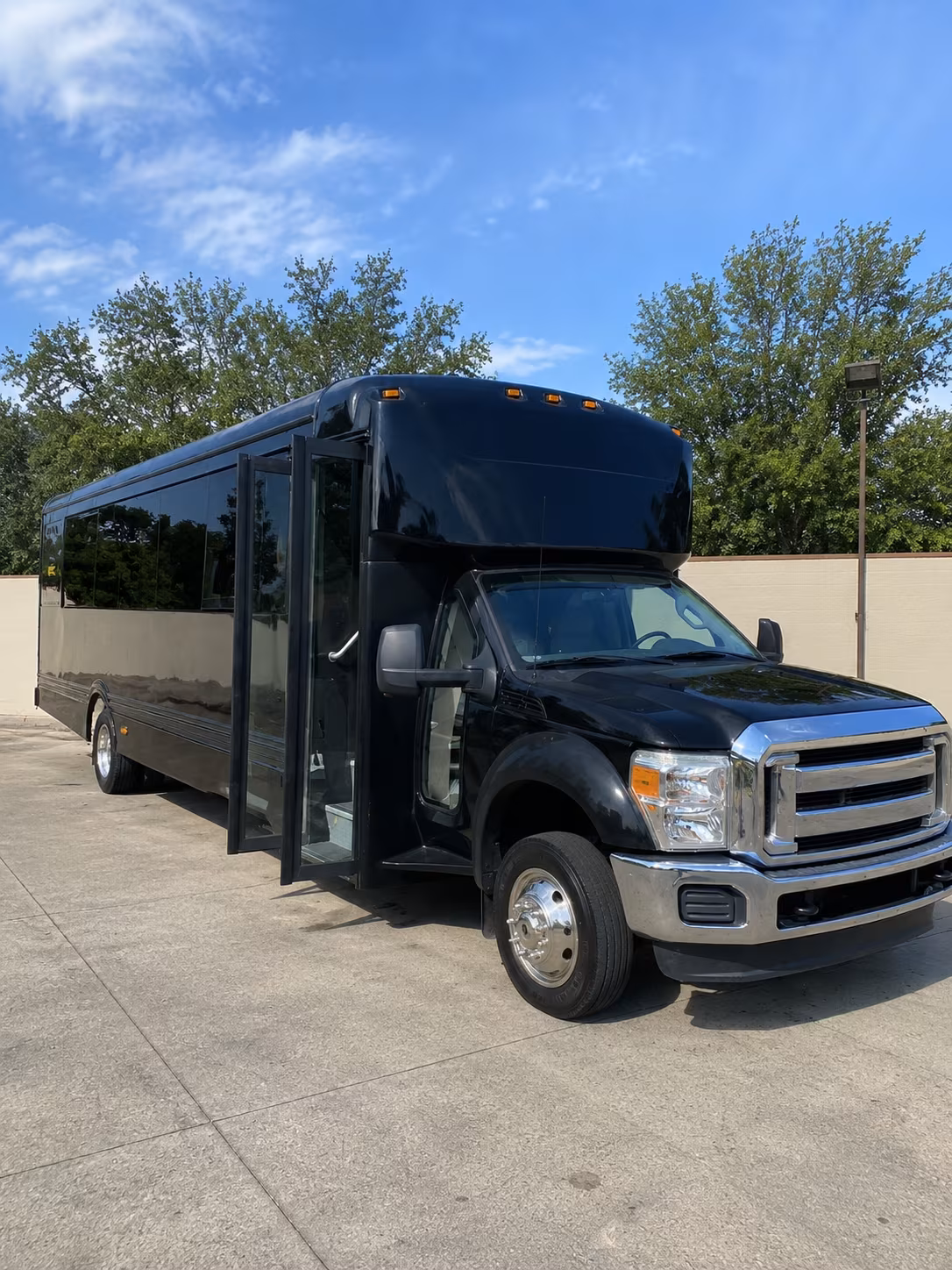 lynchburg 20 passenger party bus